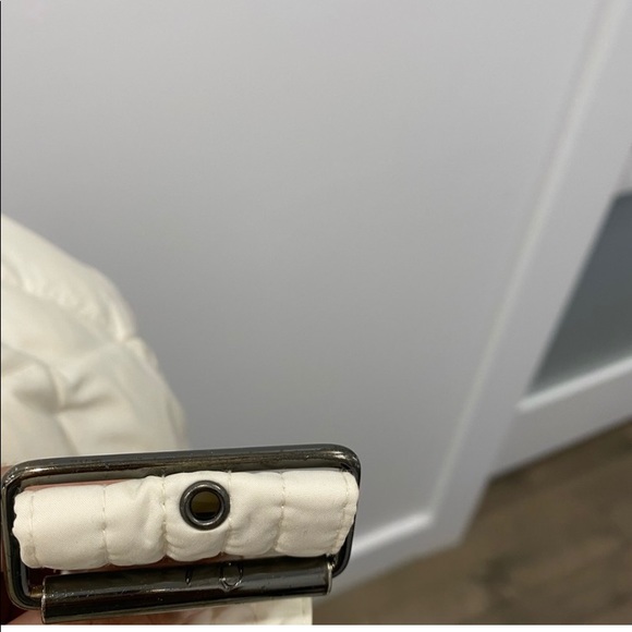 Authentic Burberry Down Coat in White. - Picture 5 of 8